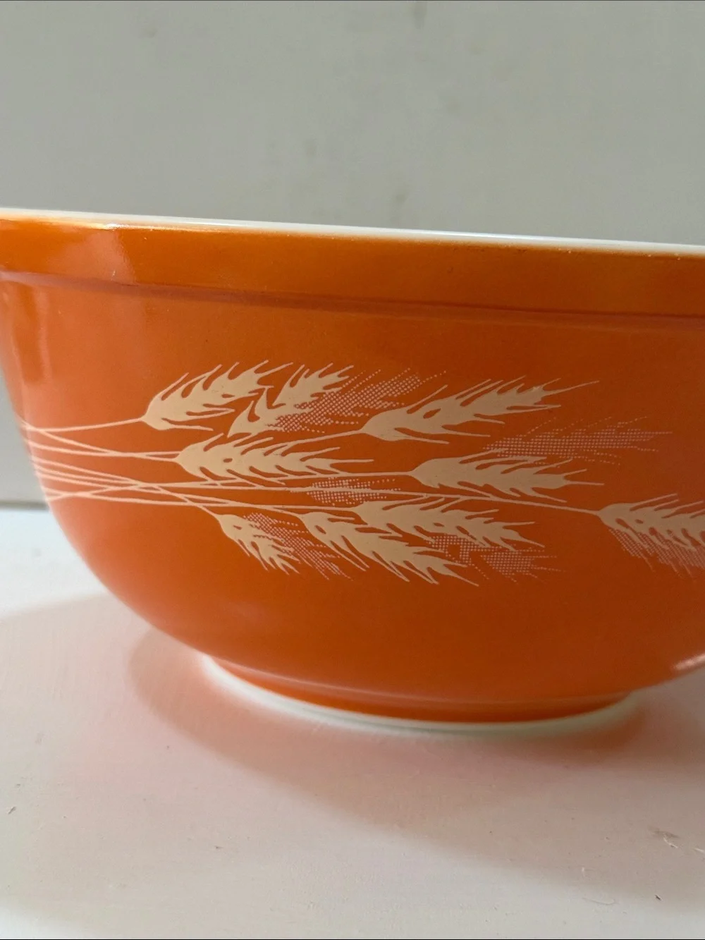 PYREX Orange Wheat Motif Mixing Bowl with White Interior 2.5 Quarts